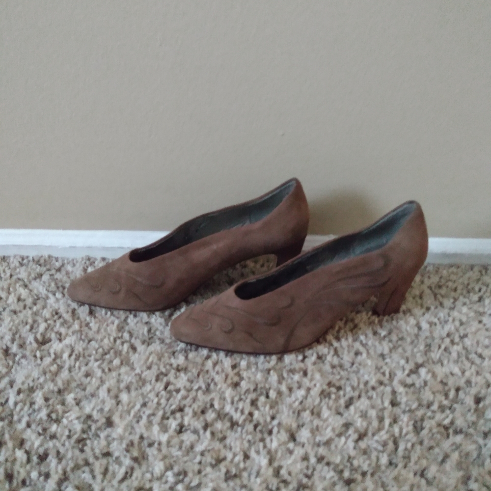 Vintage Suede Pumps